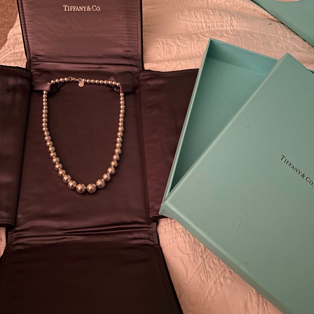 Authentic recently cleaned Tiffany an co graduation bead necklace 16in.